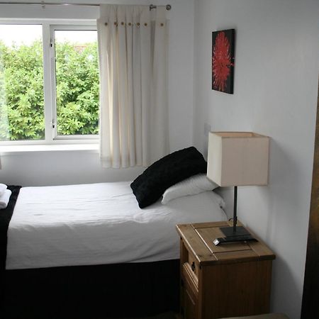 The Leaking Well Bed & Breakfast Dunhampton Luaran gambar