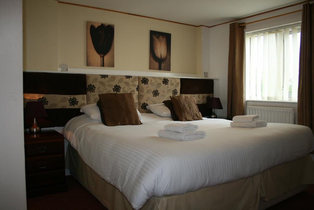 The Leaking Well Bed & Breakfast Dunhampton Luaran gambar