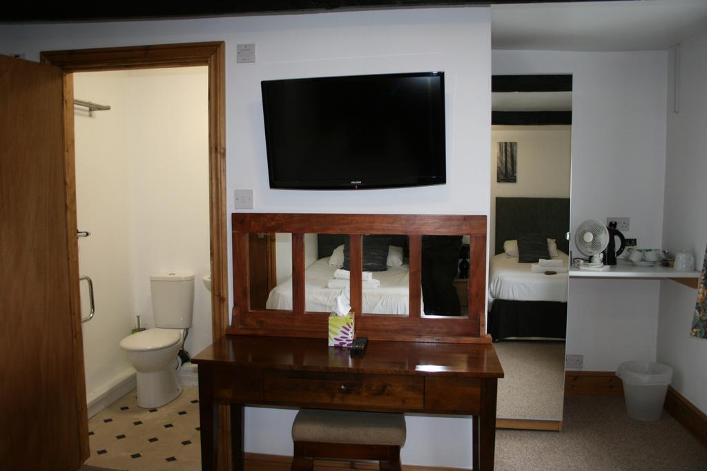 The Leaking Well Bed & Breakfast Dunhampton Luaran gambar