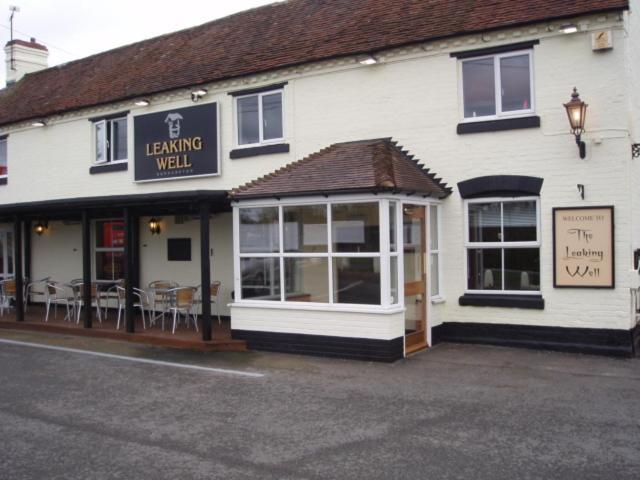 The Leaking Well Bed & Breakfast Dunhampton Luaran gambar